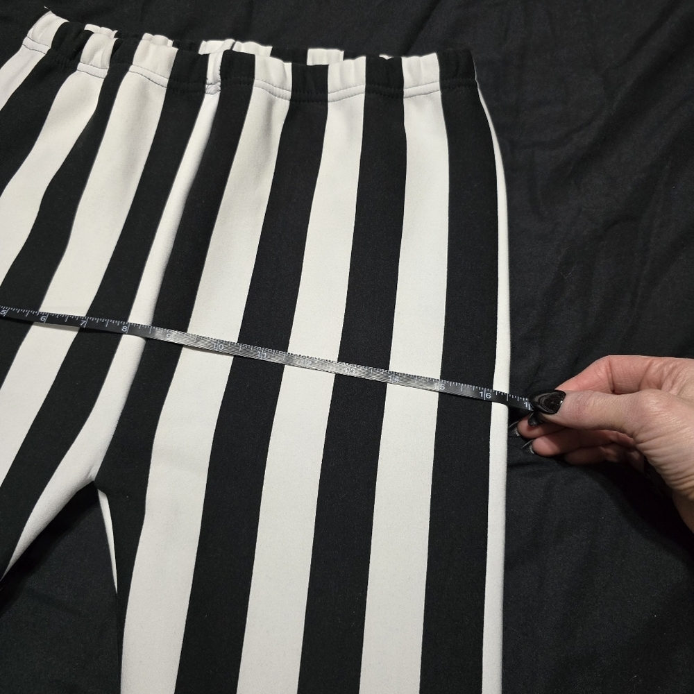 Black and White Striped Leggings, Medium - Picture 3 of 4